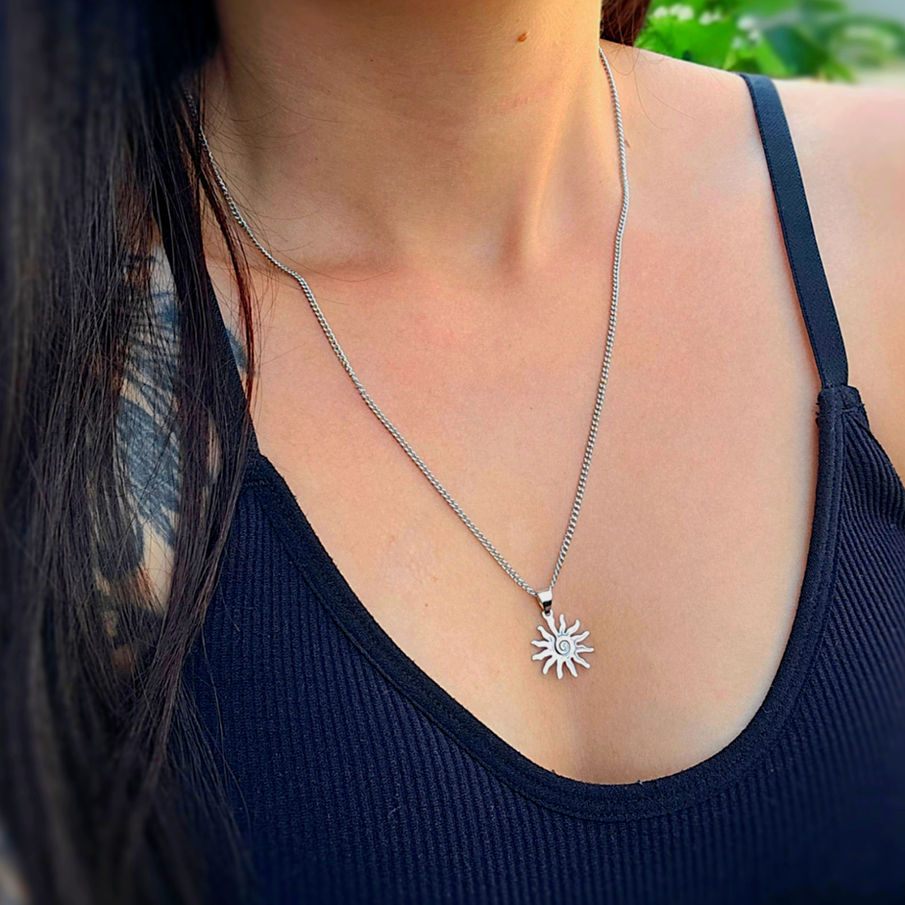 Collier en acier inoxydable avec pendentif soleil, création artisanale bien-être