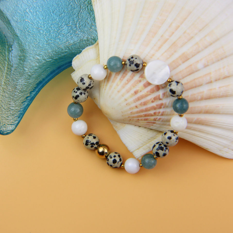 Bracelet Perle d’Océan en aigue-marine, coquillage et jaspe dalmatien, avec perle de coquillage