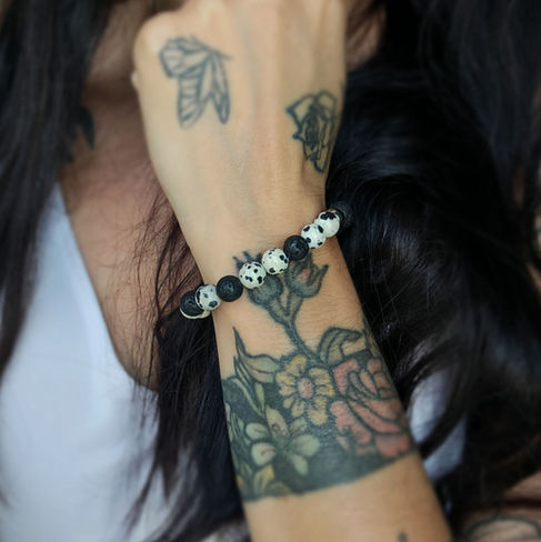 bracelet en jaspe dalmatien et pierre de lave noire naturelles