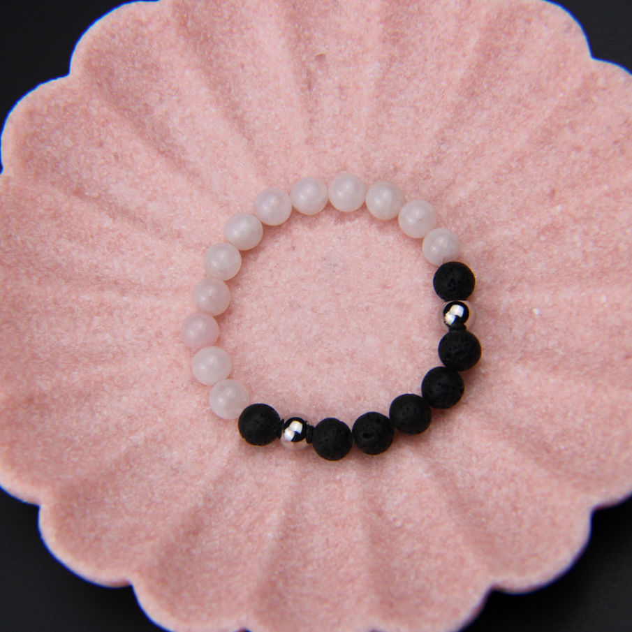 Perle en acier inoxydable sur bracelet en pierres naturelles