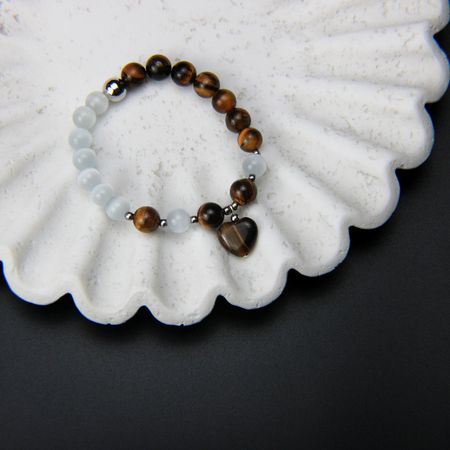 Bracelet Tigraya en œil de tigre et œil de chat, avec cœur en œil de tigre