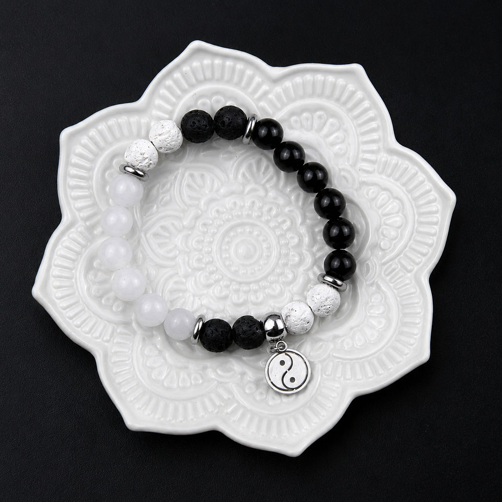 Bracelet en onyx, lave blanche et lave noire, avec symbole yin yang en acier inoxydable