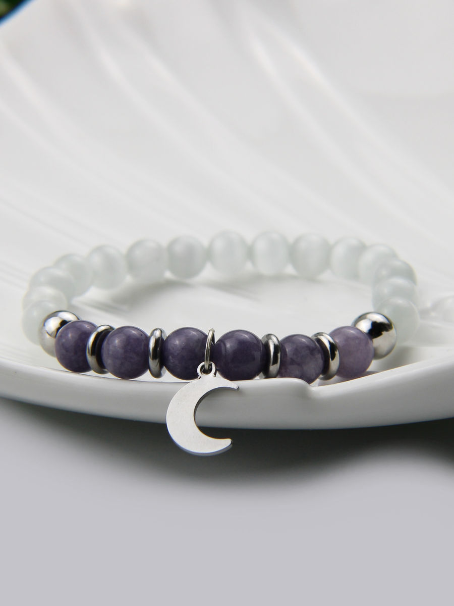 Breloque lune du bracelet Rêve de Nuit, bijou en pierres naturelles
