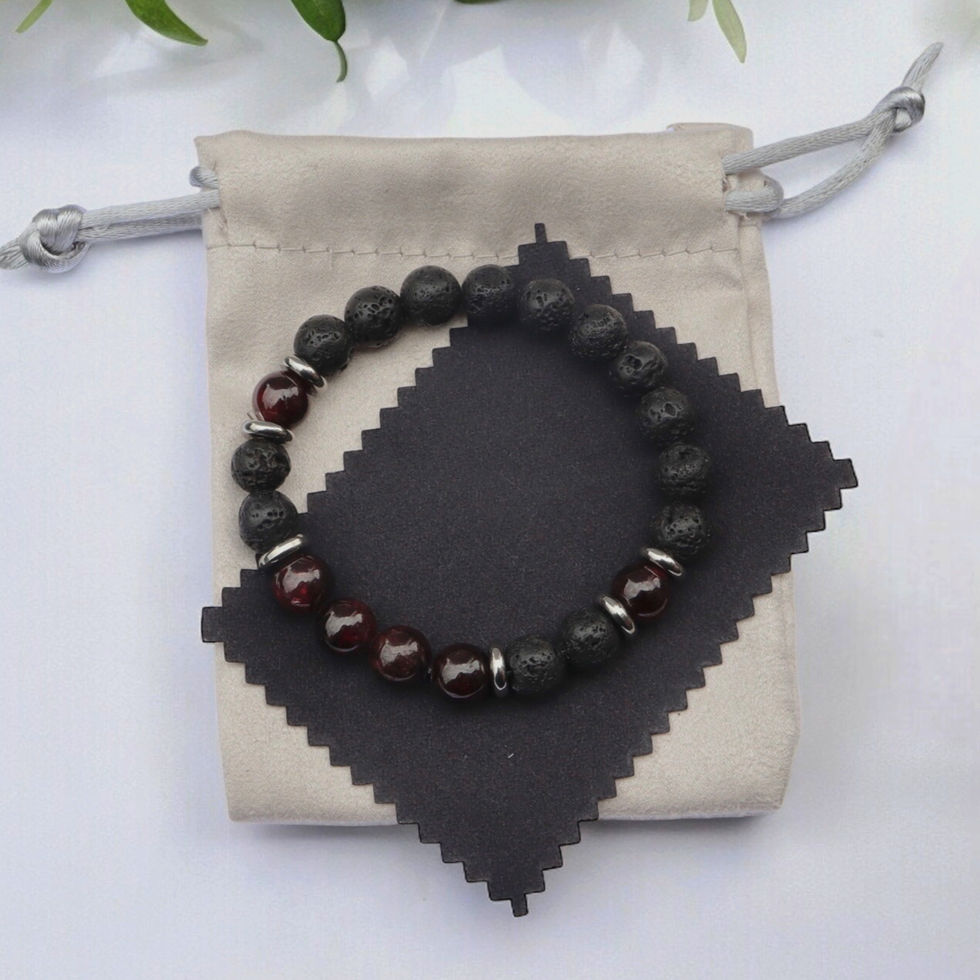 Bracelet en grenat et lave noire, bijou artisanal bien-être