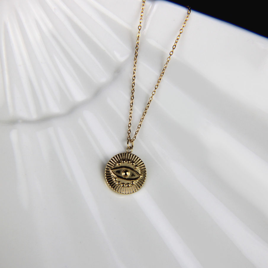 Pendentif khamsa doré sur chaîne fine – collier spirituel protection