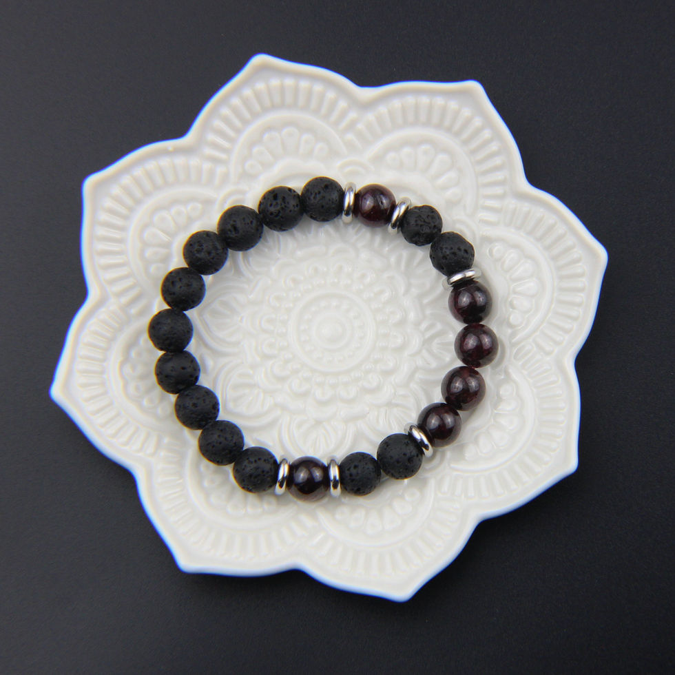 Bracelet en grenat et pierre de lave noire, bijou en pierres naturelles
