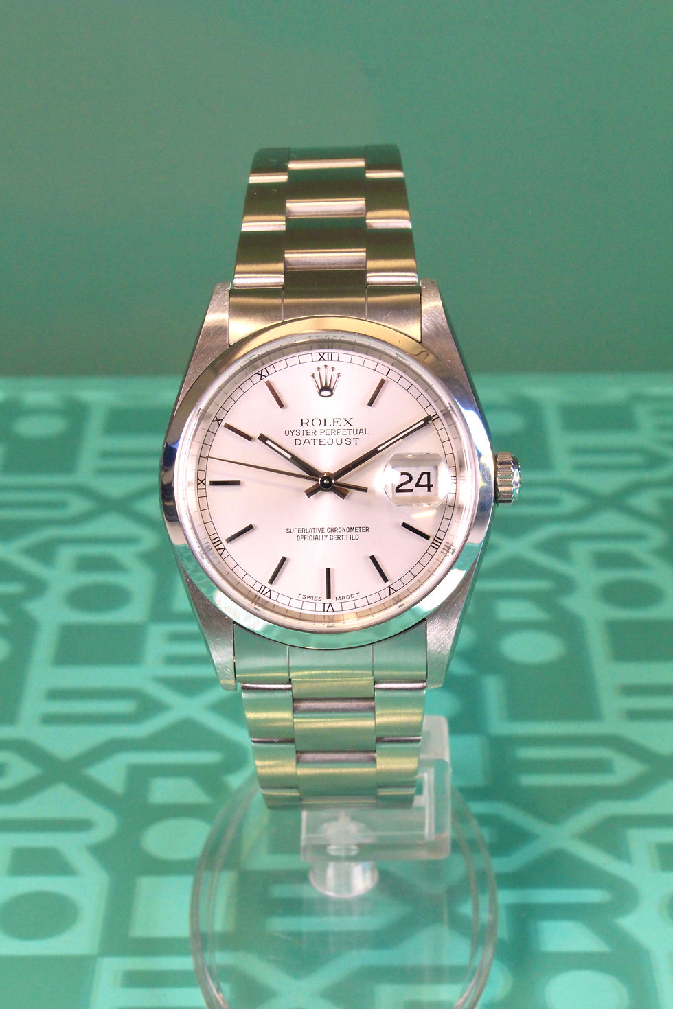 orologio quadrante bianco vista frontale