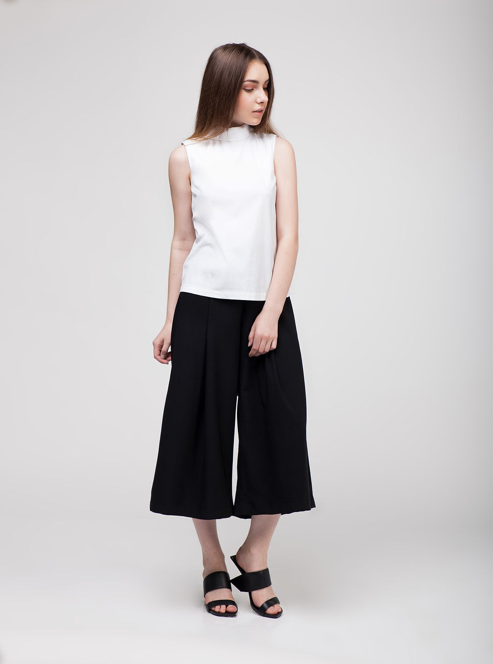 Thumbnail: Side Collar Sleeveless Top - WHITE