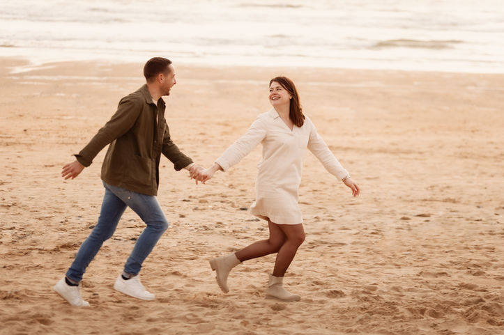 Photographe photographie photoshoot séance photo grossesse nouveau-né bébé smash the cake sitter famille couple enfant day after bretagne morbihan cotes d'armor finistère ille et vilaine loire atlantique normandie paris rennes brest lannion quimper quimperlé lorient vannes saint-malo guingamp saint nazaire guérande nantes rouen caen le havre france album tableau print tirage coffret mode glamour posing princesse maternité babybump gender reveal accouchement enfance studio extérieur plage forêt golden hour natalité cadeau naissance