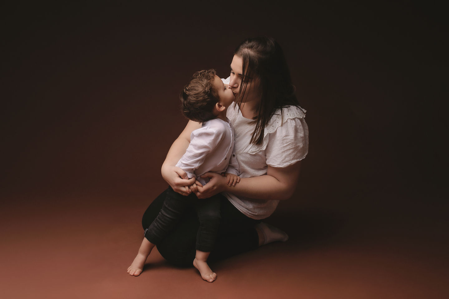 Photographe photographie photoshoot séance photo grossesse nouveau-né bébé smash the cake sitter famille couple enfant day after bretagne morbihan cotes d'armor finistère ille et vilaine loire atlantique normandie paris rennes brest lannion quimper quimperlé lorient vannes saint-malo guingamp saint nazaire guérande nantes rouen caen le havre france album tableau print tirage coffret mode glamour posing princesse maternité babybump gender reveal accouchement enfance studio extérieur plage forêt golden hour natalité cadeau naissance bohème boho