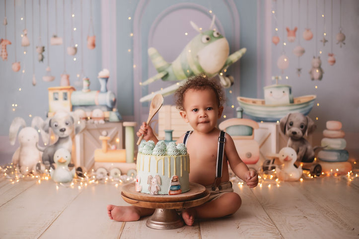 Photographe photographie photoshoot séance photo  grossesse nouveau-né bébé smash the cake sitter famille couple enfant day after bretagne morbihan cotes d'armor finistère ille et vilaine loire atlantique normandie paris rennes brest lannion quimper quimperlé lorient vannes saint-malo guingamp saint nazaire guérande nantes rouen caen le havre france album tableau print tirage coffret mode glamour posing princesse maternité babybump gender reveal accouchement enfance studio extérieur plage forêt golden hour natalité cadeau naissance boho bohème pampa