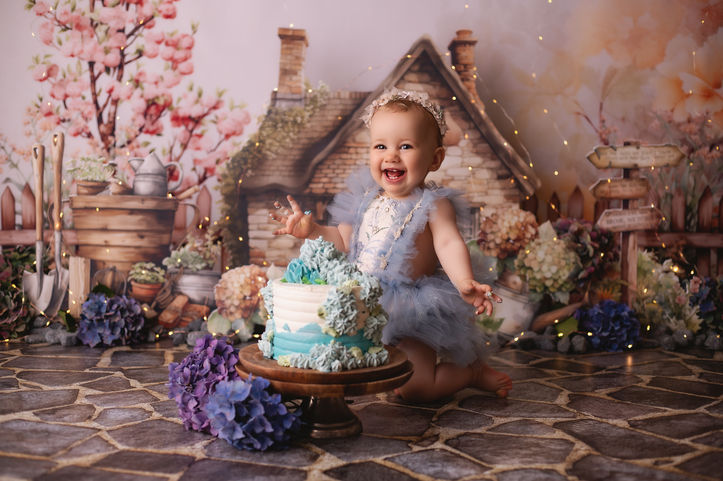 Photographe photographie photoshoot séance photo  grossesse nouveau-né bébé smash the cake sitter famille couple enfant day after bretagne morbihan cotes d'armor finistère ille et vilaine loire atlantique normandie paris rennes brest lannion quimper quimperlé lorient vannes saint-malo guingamp saint nazaire guérande nantes rouen caen le havre france album tableau print tirage coffret mode glamour posing princesse maternité babybump gender reveal accouchement enfance studio extérieur plage forêt golden hour natalité cadeau naissance boho bohème pampa
