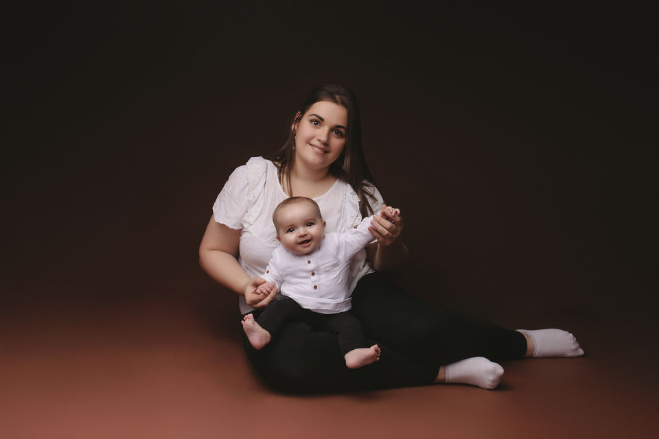 Photographe photographie photoshoot séance photo grossesse nouveau-né bébé smash the cake sitter famille couple enfant day after bretagne morbihan cotes d'armor finistère ille et vilaine loire atlantique normandie paris rennes brest lannion quimper quimperlé lorient vannes saint-malo guingamp saint nazaire guérande nantes rouen caen le havre france album tableau print tirage coffret mode glamour posing princesse maternité babybump gender reveal accouchement enfance studio extérieur plage forêt golden hour natalité cadeau naissance bohème boho