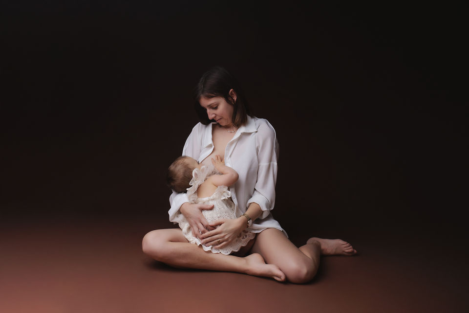 Photographe photographie photoshoot séance photo grossesse nouveau-né bébé smash the cake sitter famille couple enfant day after bretagne morbihan cotes d'armor finistère ille et vilaine loire atlantique normandie paris rennes brest lannion quimper quimperlé lorient vannes saint-malo guingamp saint nazaire guérande nantes rouen caen le havre france album tableau print tirage coffret mode glamour posing princesse maternité babybump gender reveal accouchement enfance studio extérieur plage forêt golden hour natalité cadeau naissance bohème boho