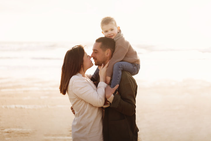 Photographe photographie photoshoot séance photo grossesse nouveau-né bébé smash the cake sitter famille couple enfant day after bretagne morbihan cotes d'armor finistère ille et vilaine loire atlantique normandie paris rennes brest lannion quimper quimperlé lorient vannes saint-malo guingamp saint nazaire guérande nantes rouen caen le havre france album tableau print tirage coffret mode glamour posing princesse maternité babybump gender reveal accouchement enfance studio extérieur plage forêt golden hour natalité cadeau naissance