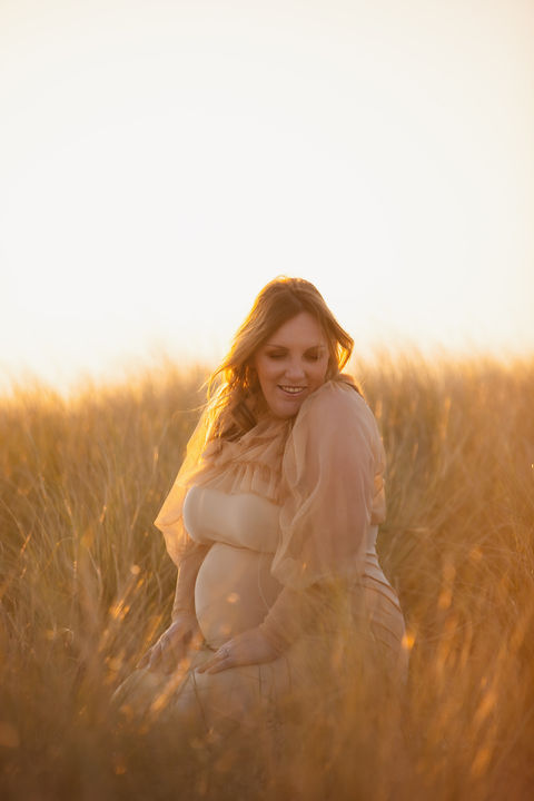 Photographe photographie photoshoot séance photo  grossesse nouveau-né bébé smash the cake sitter famille couple enfant day after bretagne morbihan cotes d'armor finistère ille et vilaine loire atlantique normandie paris rennes brest lannion quimper quimperlé lorient vannes saint-malo guingamp saint nazaire guérande nantes rouen caen le havre france album tableau print tirage coffret mode glamour posing princesse maternité babybump gender reveal accouchement enfance studio extérieur plage forêt golden hour natalité cadeau naissance 