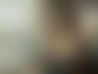 Úspešný manažér študujúci MBA titul online na Slovacademy v modernej kancelárii