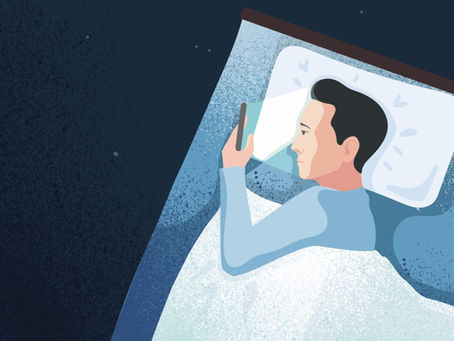 O impacto das telas no sono e os prejuízos à saúde de dormir depois das 23 horas