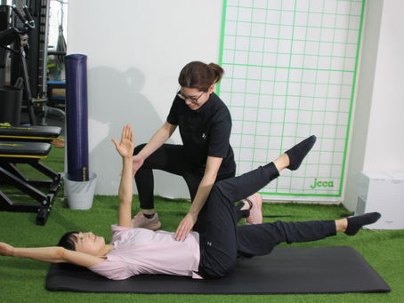 (お腹引き締め&体幹強化に最適な「デッドバグ」エクササイズとは?)