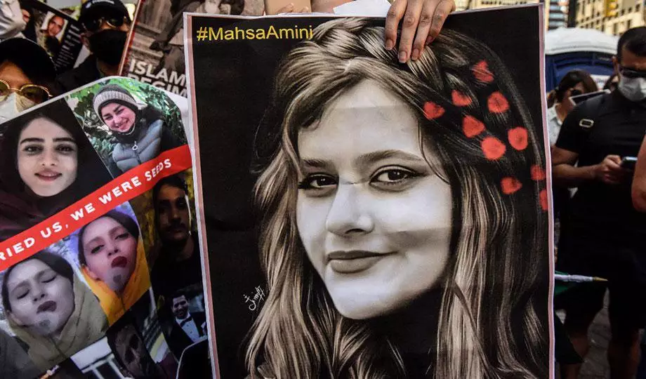 Mahsa-Amini-CC.jpg..webp