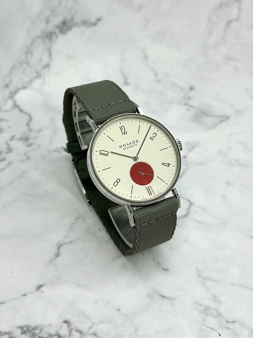 Miniaturbild: NOMOS GLASHÜTTE TANGENTE 38 DATUM STOP LIMITIERT 