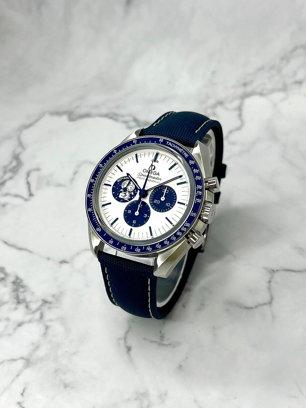 Miniaturbild: OMEGA SPEEDMASTER MOONWATCH SILVER SNOOPY AWARD 