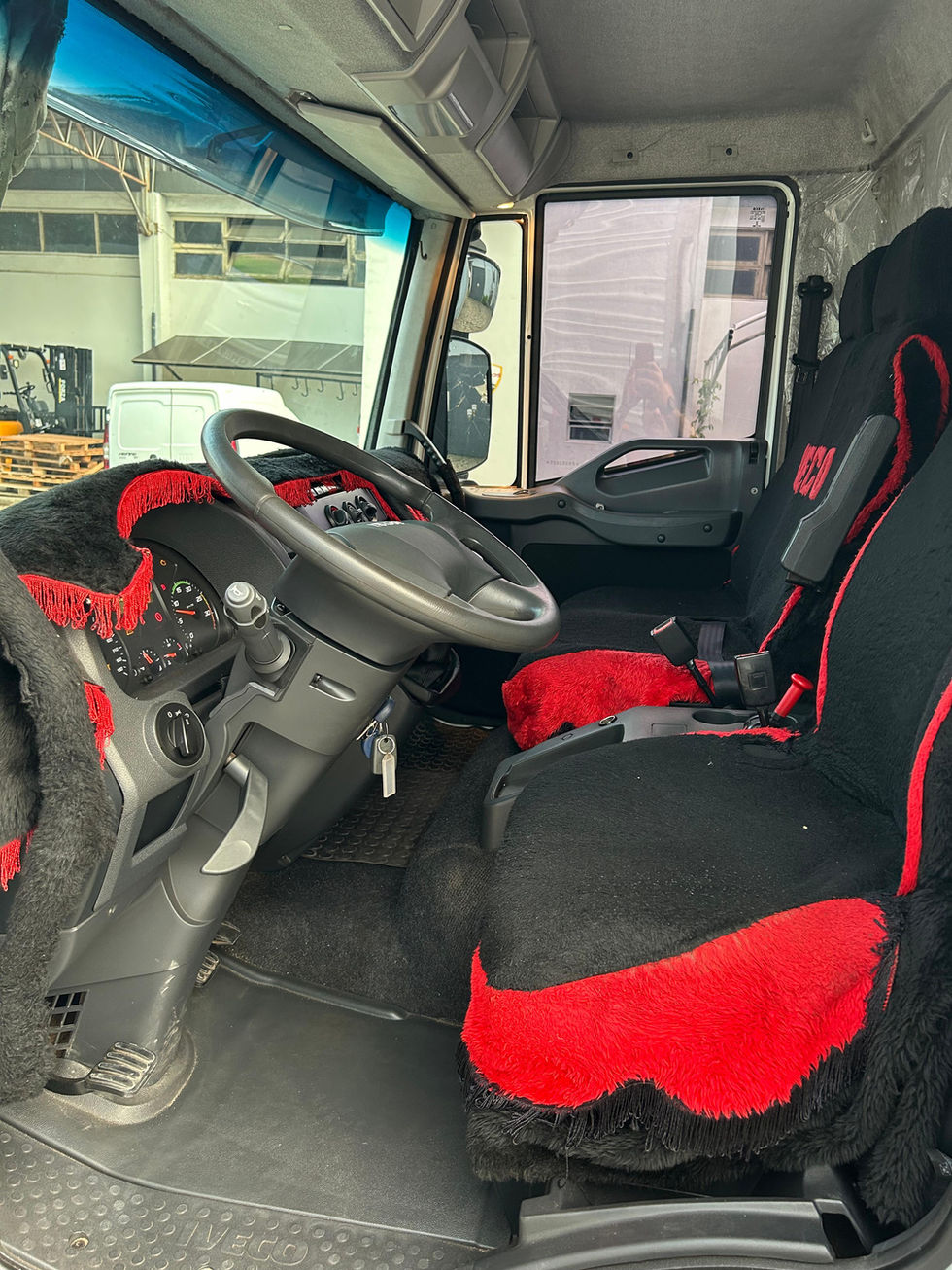 Caminhão Iveco Tector 11-190 Baú