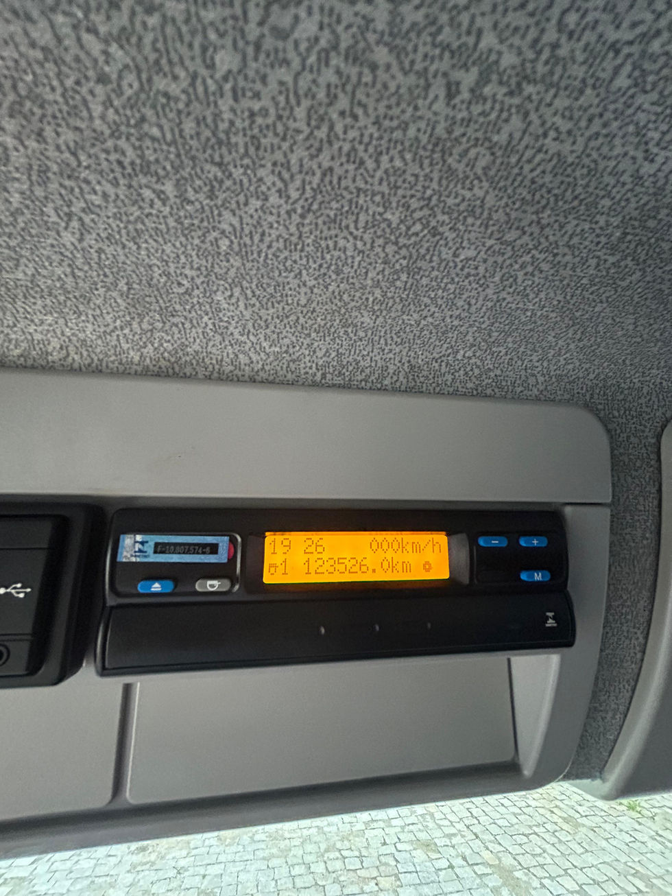 Caminhão Iveco Tector 11-190 Baixa Quilometragem