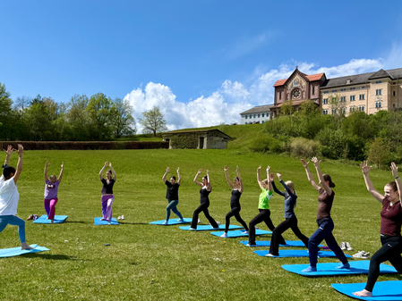 Yoga en Español – Bewegung, Sprache und Natur