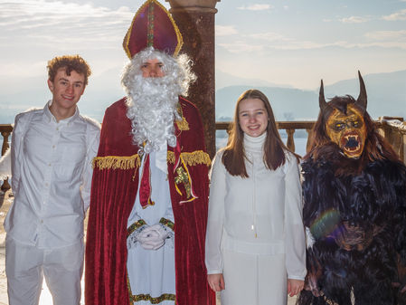 Der Nikolaus und seine Helfer:innen an unserer Schule