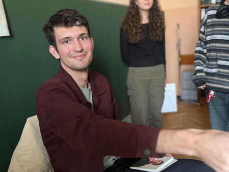 Humor trifft Jugendbuch: Colin Hadler präsentiert sein Lesekabarett