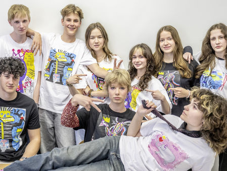 Designer-T-Shirts der 3A & 3B und Modefotografie-Workshops der 7A mit Gastfotograf Karlheinz Fessl