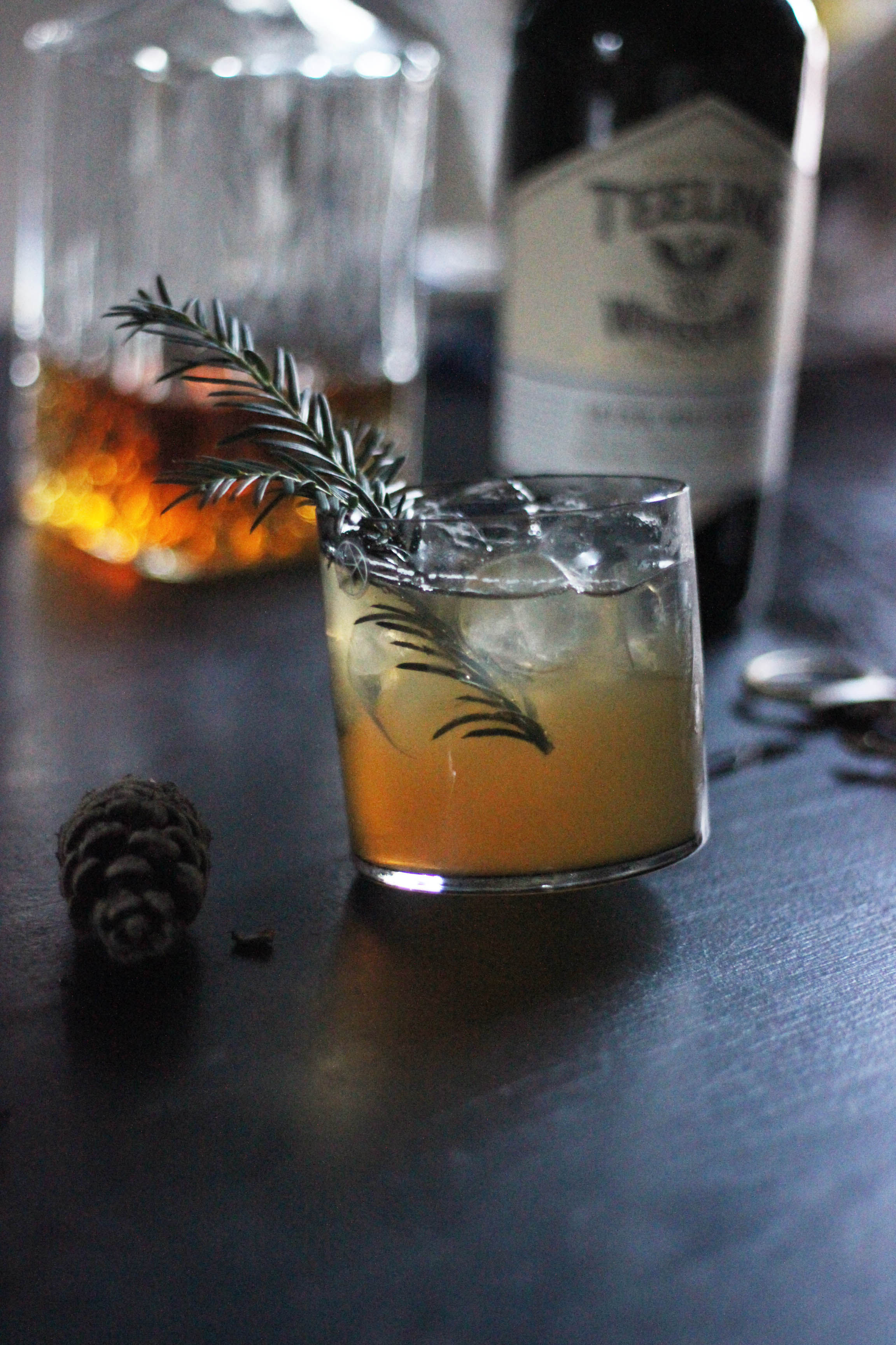 Volvi Black Rolling Glass