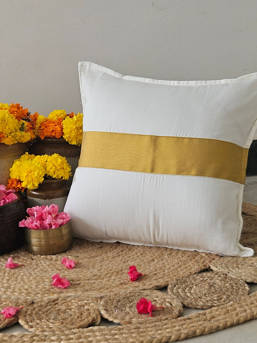 Onam Kasavu Cushion Cover