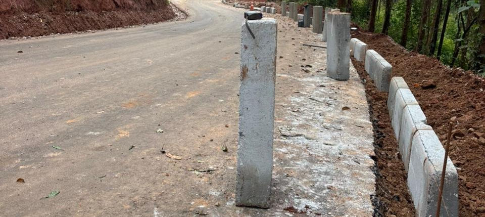 Estrada entre Santa Rita e Catas Altas da Noruega avança com nova etapa de asfaltamento