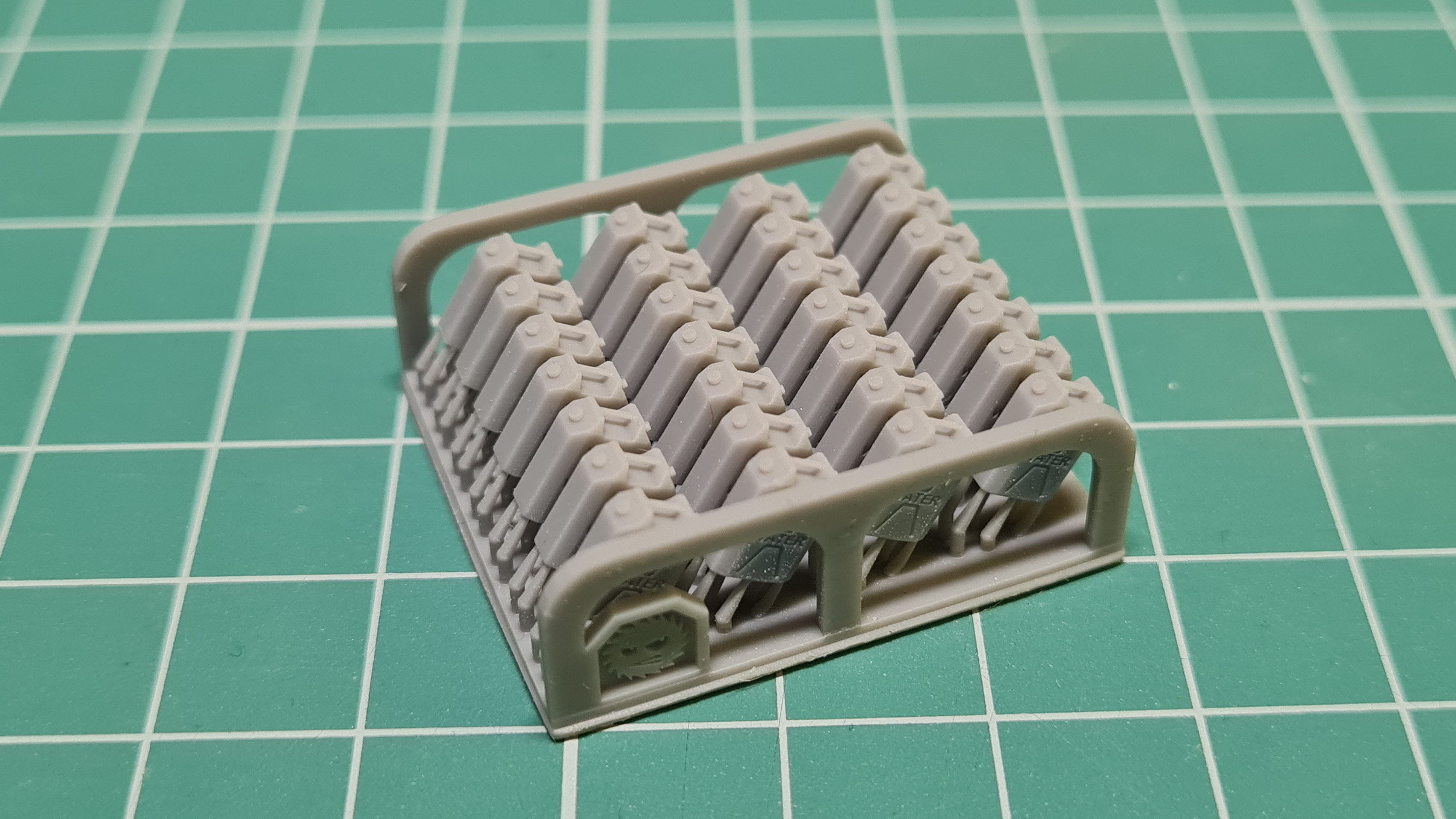 Modern water canister/jerrycan  28pcs 1:72