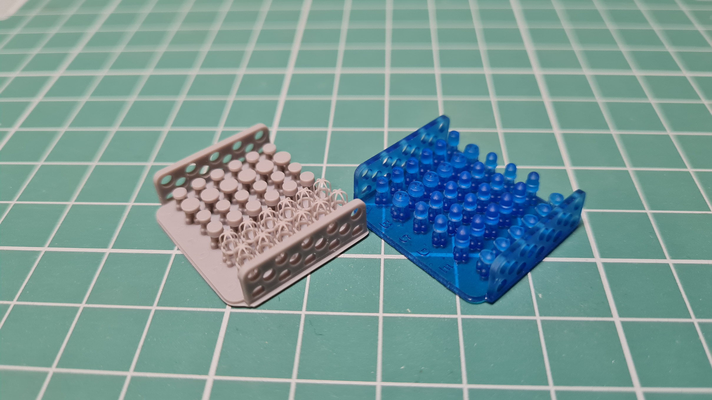 Signal lights - orange, red or blue /3 sets to choose, 6 variants/  1:72