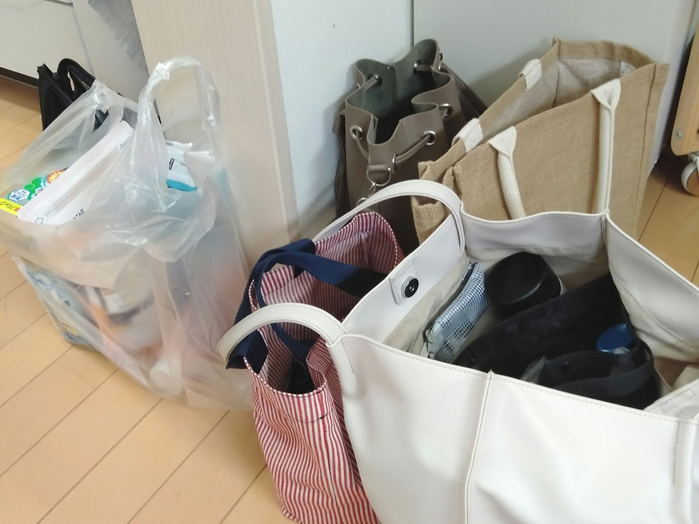 床置きされているカバン