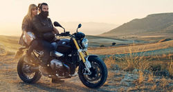 Tu moto y Ella son el Complemento