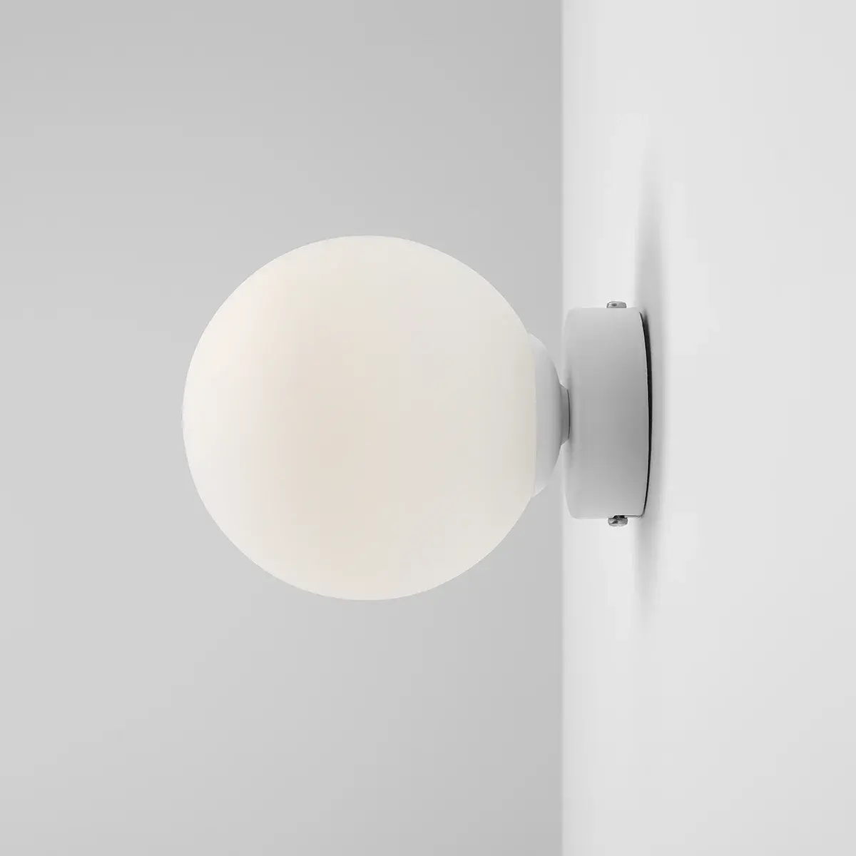 Aplică Ball White M