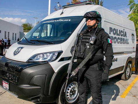 Refuerzan penales de Michoacán con nuevas unidades de traslado y dotación de uniformes