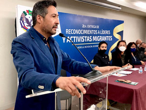 Recibe Víctor Báez reconocimiento de Migrantes Latinos de california