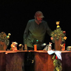 Mañana función de títeres “El día que el mundo se llenó de tortugas” en el teatro Ocampo