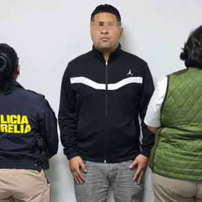 Policía Morelia detiene a ciudadano peruano vinculado a actividades ilícitas. INM lo investiga.