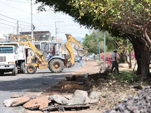 Informa Alfonso Martínez sobre reducción de carriles en av. Quinceo por obra peatonal