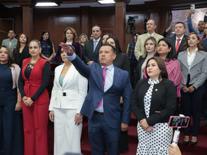 Designa 76 Legislatura a Carlos Torres Piña como Fiscal General del Estado