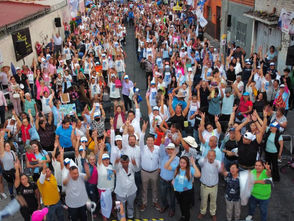 Familias completas de la Guadalupe, se vuelcan a favor de Alfonso