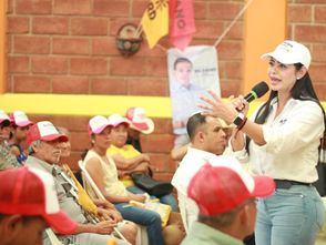 Araceli Saucedo compromete combate a la corrupción y recuperar programas sociales durante su visita en Juárez