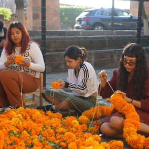 En Morelia, artesanos e instituciones inician montajes de altares y tapetes tradicionales