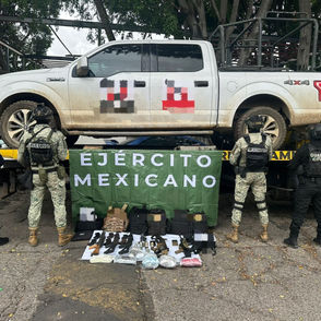 Asegurados en Zitácuaro 10 vehículos, 4 granadas, armas y drogas: SSP